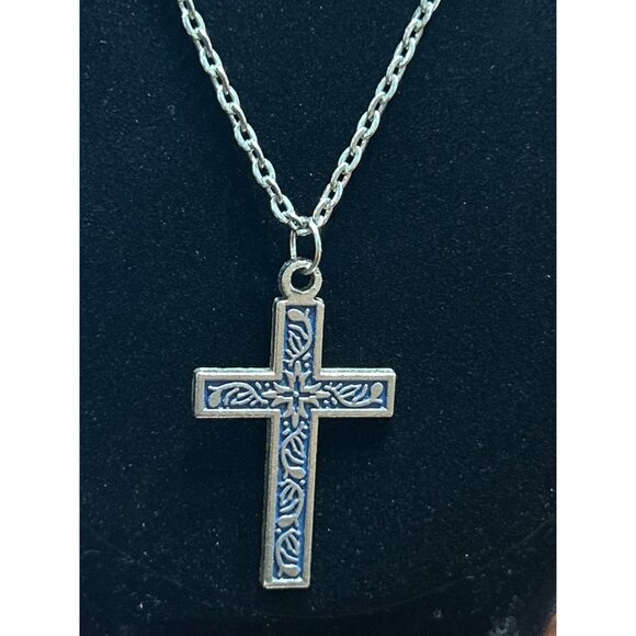 Vintage Cross Pendant Necklace With Etched Detailing & Silver-Tone Chain - Picture 2 of 4